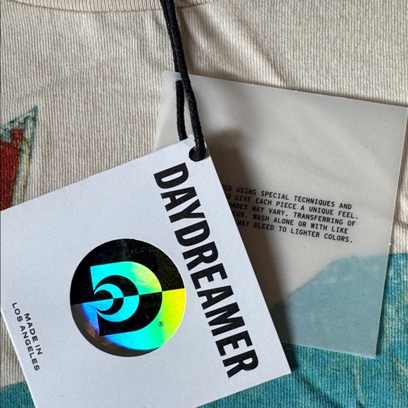 NWT Daydreamer Cream Motel Graphic Tee with Vibrant Design - Picture 2 of 8